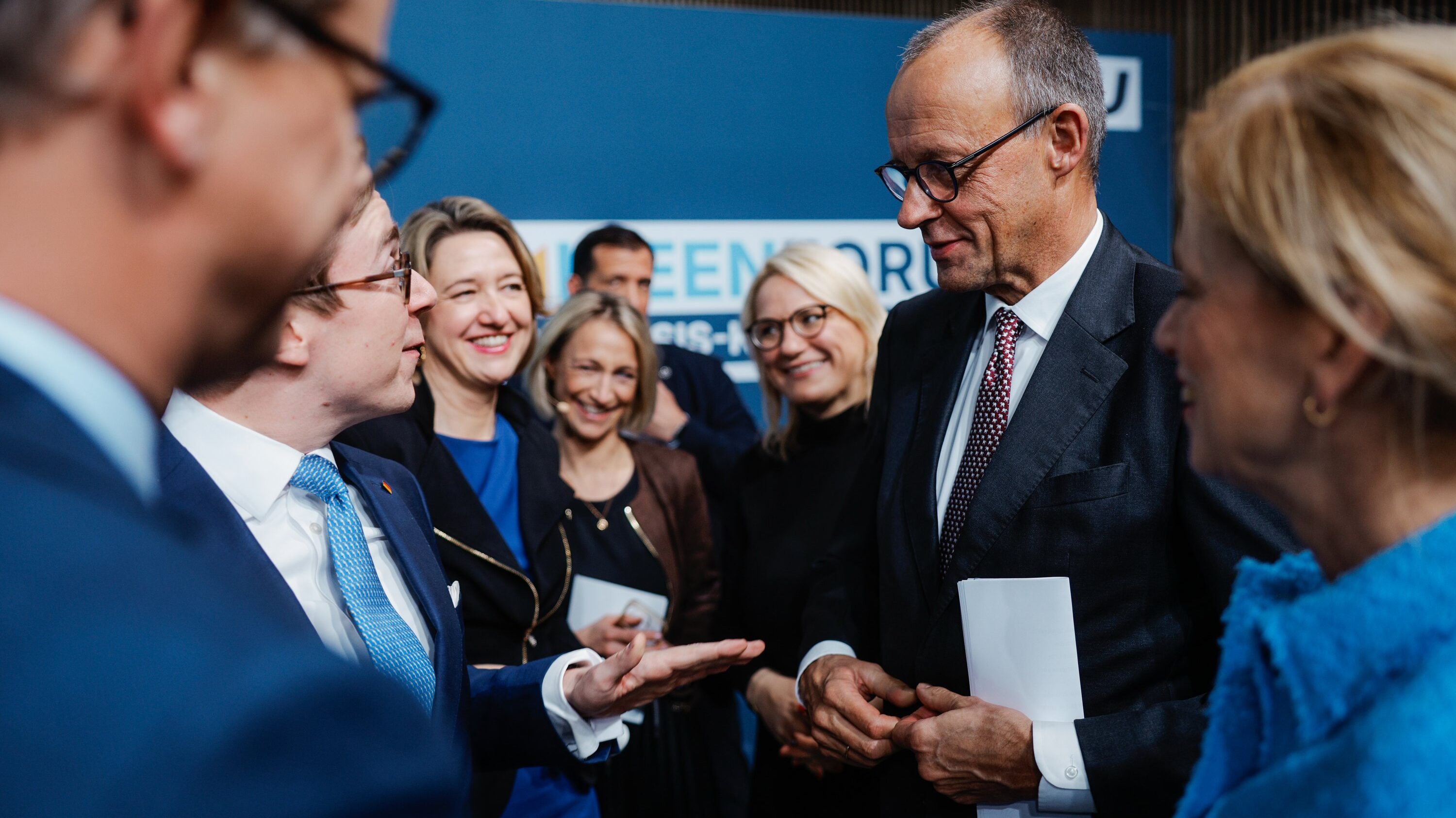 CDU Basiskonsultation, Bundeskanzler Friedrich Merz und Panelteilnehmer