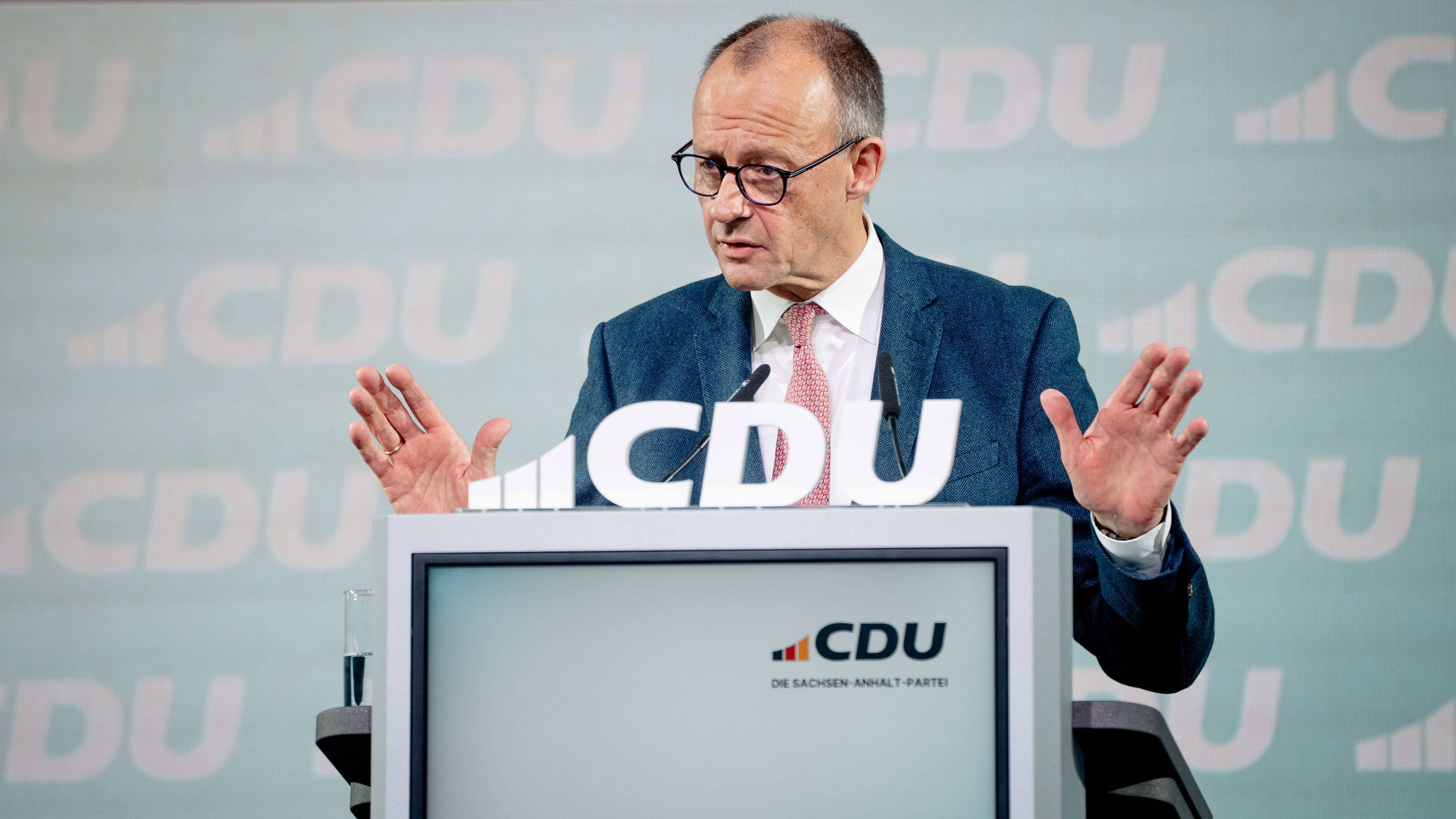 Bundeskanzler Friedrich Merz beim Landesparteitag der CDU Sachsen-Anhalt