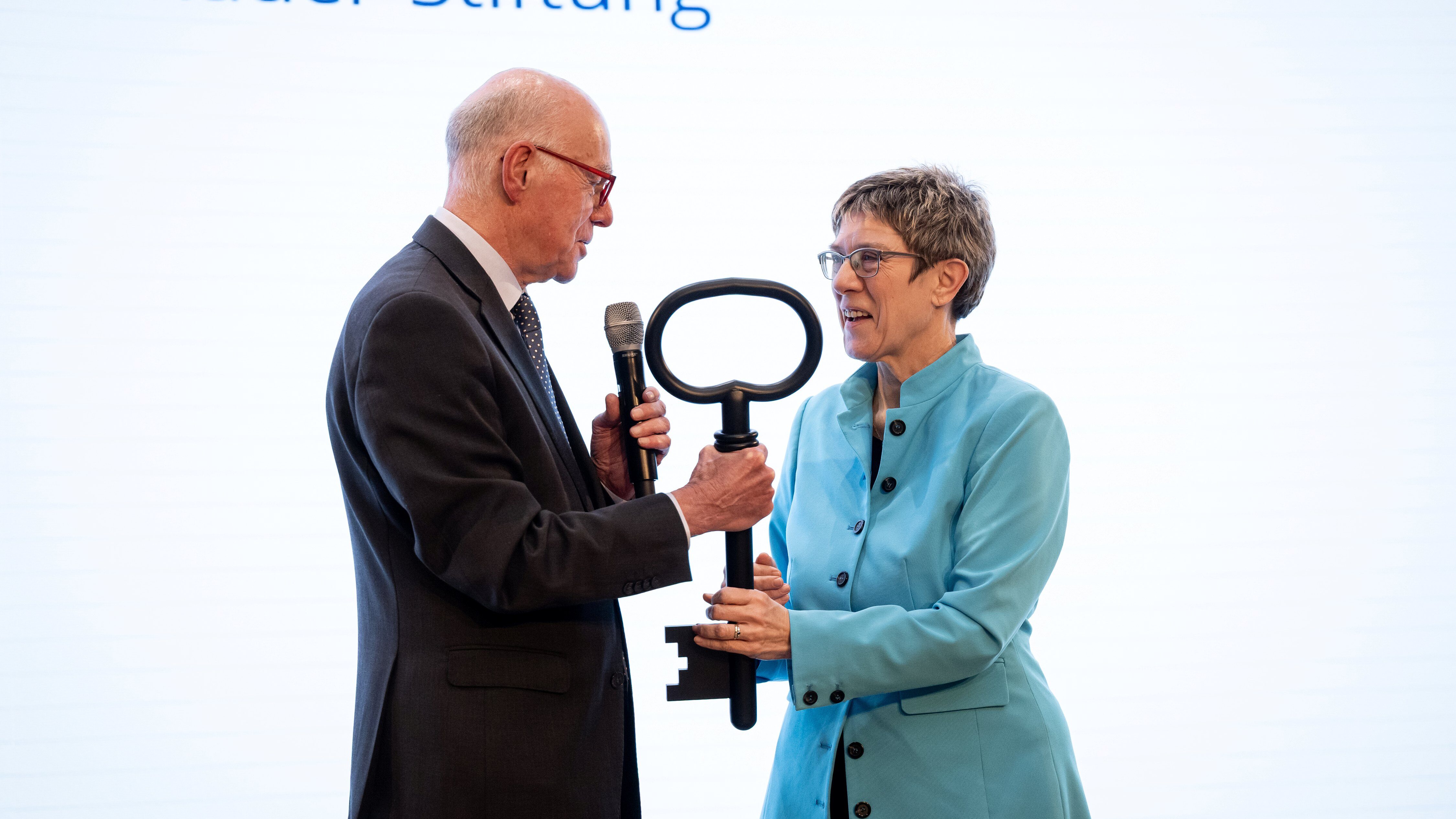 Norbert Lammer übergibt den Vorsitz an Annegret Kramp-Karrenbauer