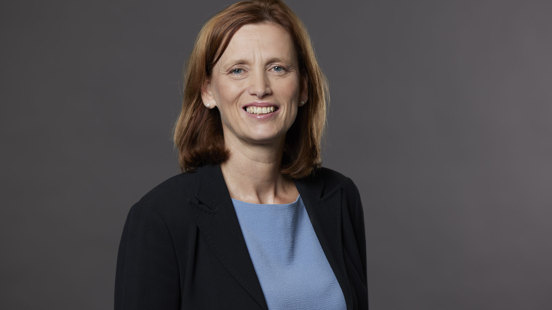 Foto des deutschen Reistaggebäudes mit der Frontaufschrift