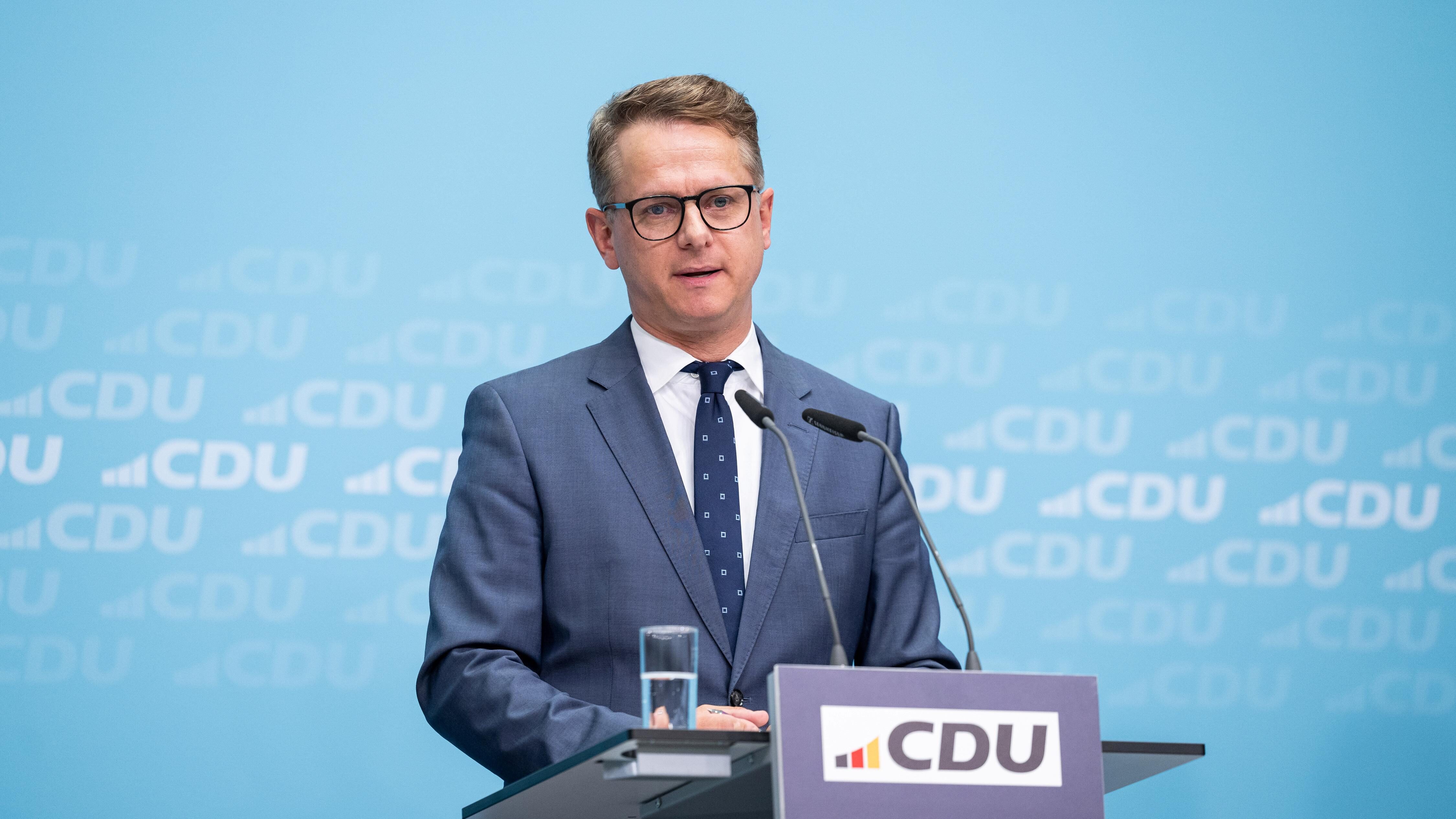 Generalsekretär Carsten Linnemann (CDU) bei der Pressekonferenz